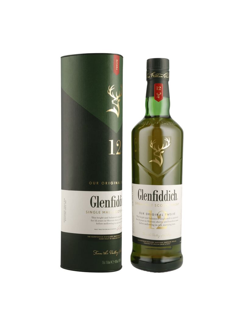 Botella-de-Whisky-Glenfiddich-12-años-single-malt-escoces-750-ml-con-aromas-cremosos-y-delicados-a-caramelo-mantequilla-y-roble-y-un-sabor-fresco-con-notas-afrutadas-y-pera-ideal-para-quienes-buscan-whisky-premium-suave-disponible-en-Bodegas-Alianza-comparable-con-Macallan-o-The-Glenlivet.