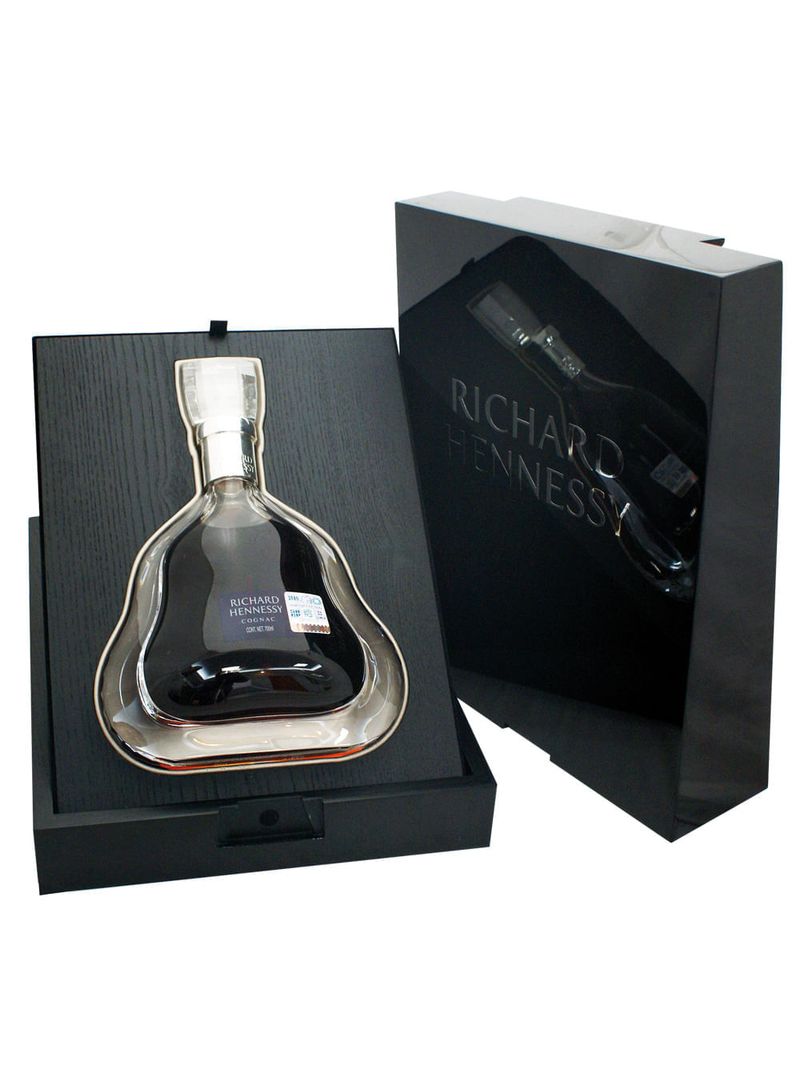 Cognac-Hennessy-Richard-700-mil-con-cofre-Bodegas-Alianza