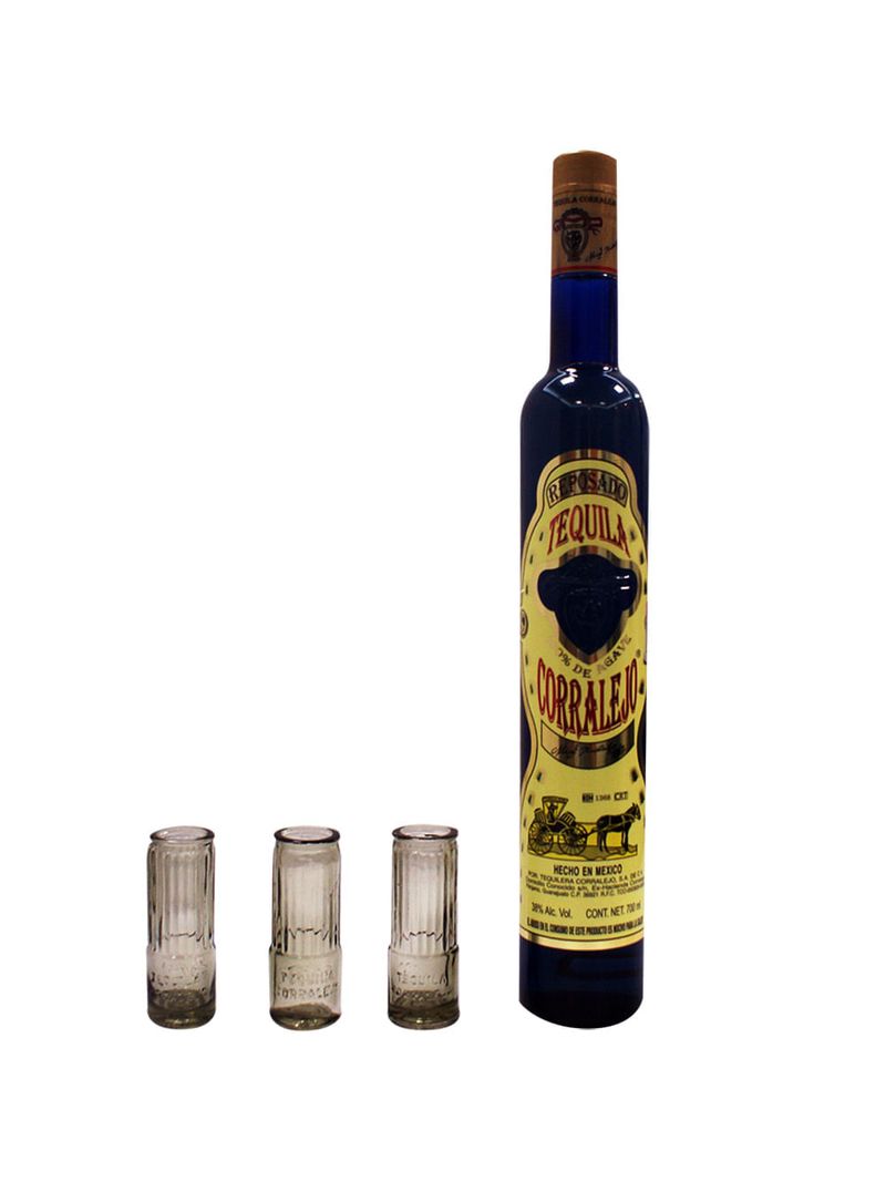Tequila-Corralejo-Reposado-700-ml-con-3-caballitos-Bodegas-Alianza