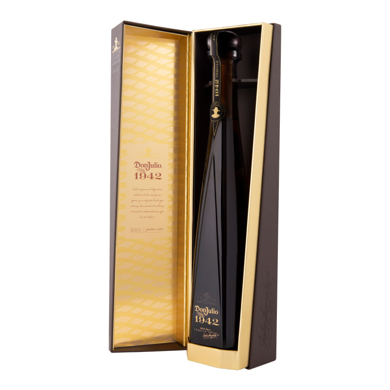 Tequila-Don-Julio-Añejo-1942-con-estuche-750-ml