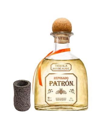 Tequila Patrón Reposado  700 ml C/Shot piedra volcánica