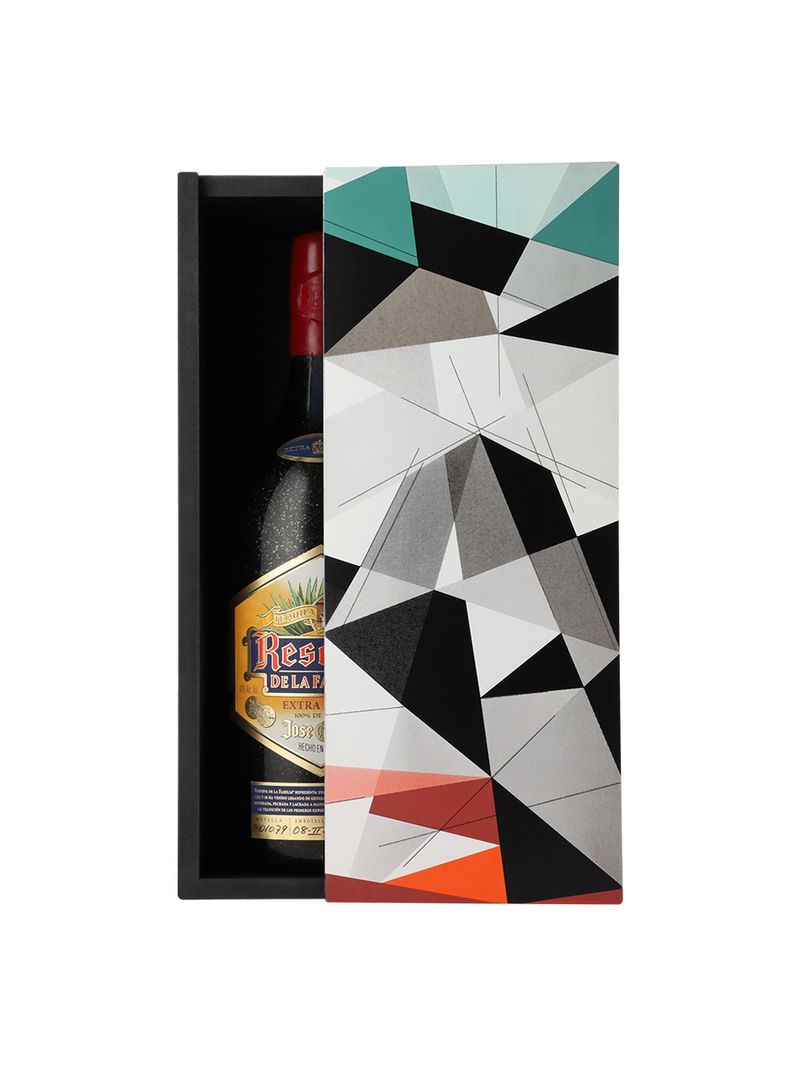 Tequila-Reserva-de-La-Familia-Extra-Añejo-2.5-L